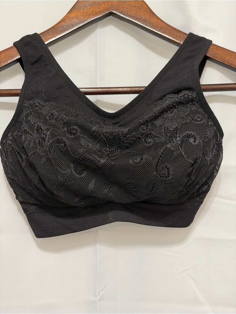 Lace-Overlay Wireless Comfort Bra — Black